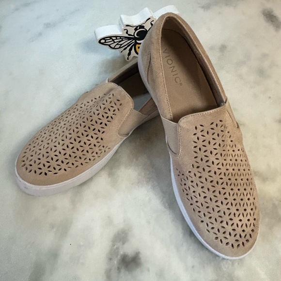 Vionic Kani Tan Perforated Slip On Sneaker Shoes 9 - Picture 1 of 10